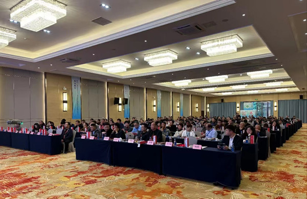 三聯(lián)機(jī)械亮相2024第三屆仿石PC企業(yè)技術(shù)交流大會(huì)，助力綠色建材創(chuàng)新升級(jí)
